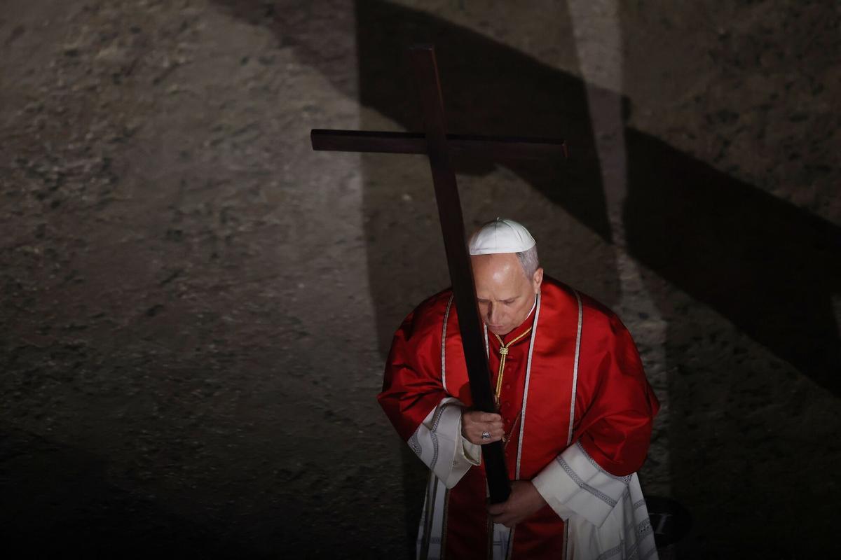 Las imágenes del primer Vía Crucis del pontificado del Papa León XIV.