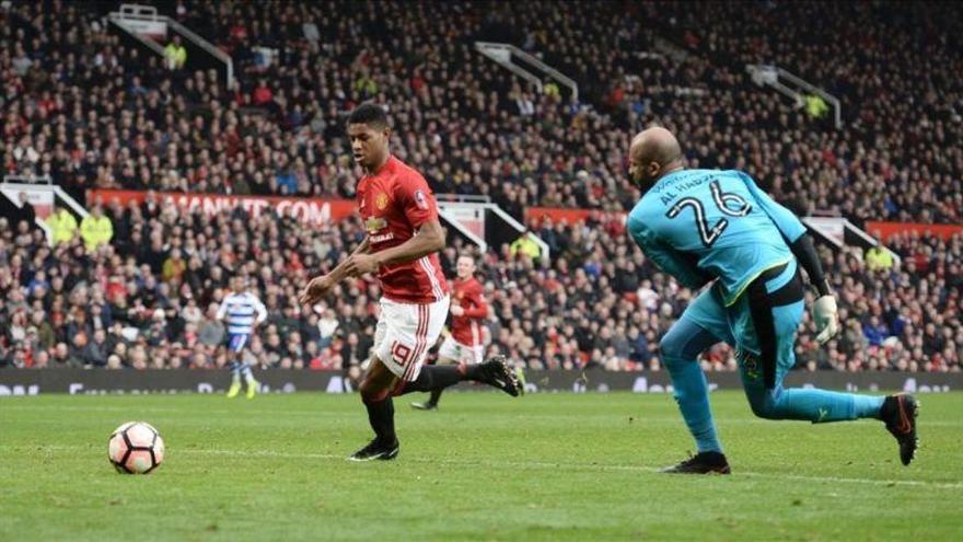 Grotesca cantada del portero del Reading ante el United