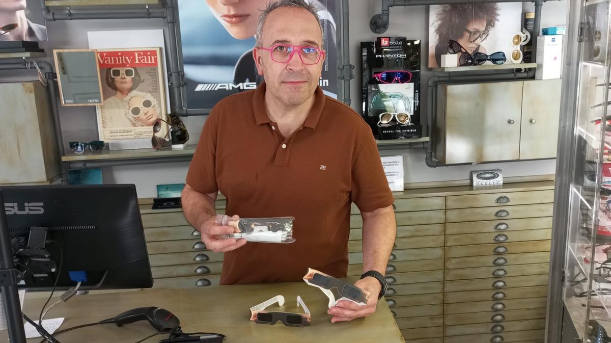 Miguel González, de Óptica Titanium.