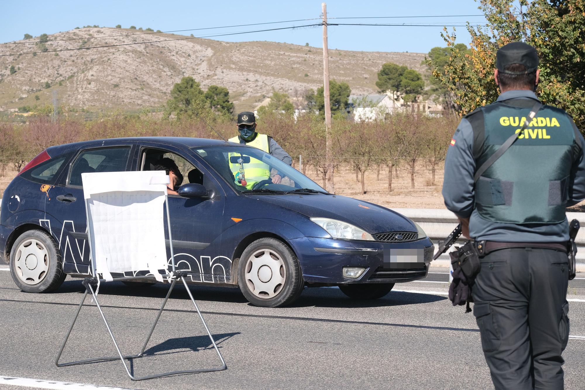 Controles en la autovía tras el cierre perimetral de la Comunidad Valenciana