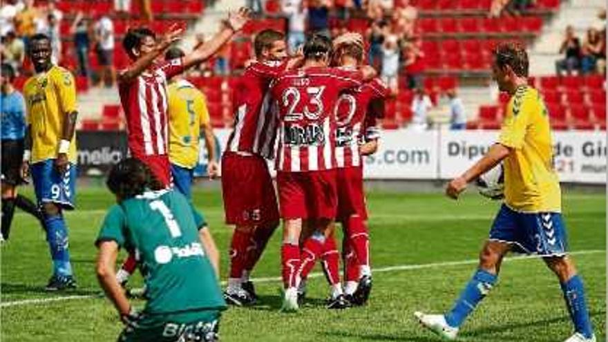 Els jugadors del Girona celebrant un dels cinc gols que van fer la temporada passada al Las Palmas a casa.