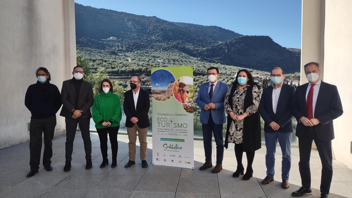 Autoridades participantes en la presentación del congreso.