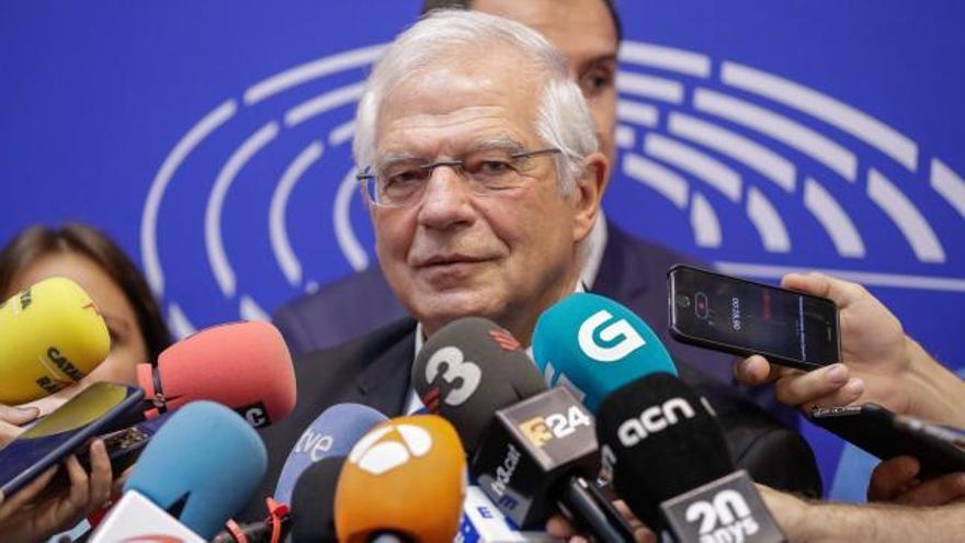 Borrell renuncia a su acta de eurodiputado ante la "incertidumbre" de la investidura