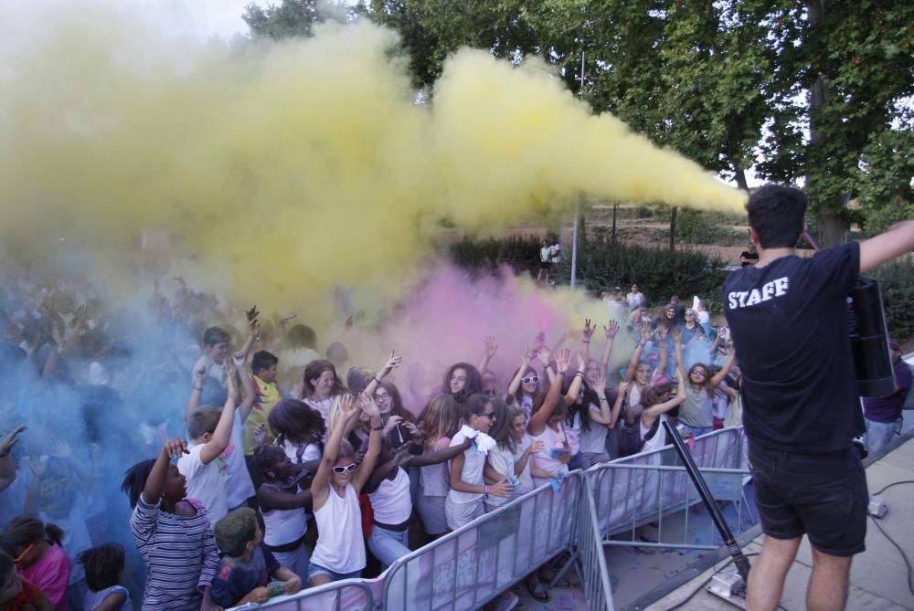 Festa «holi» a les festes d'agost de Banyoles