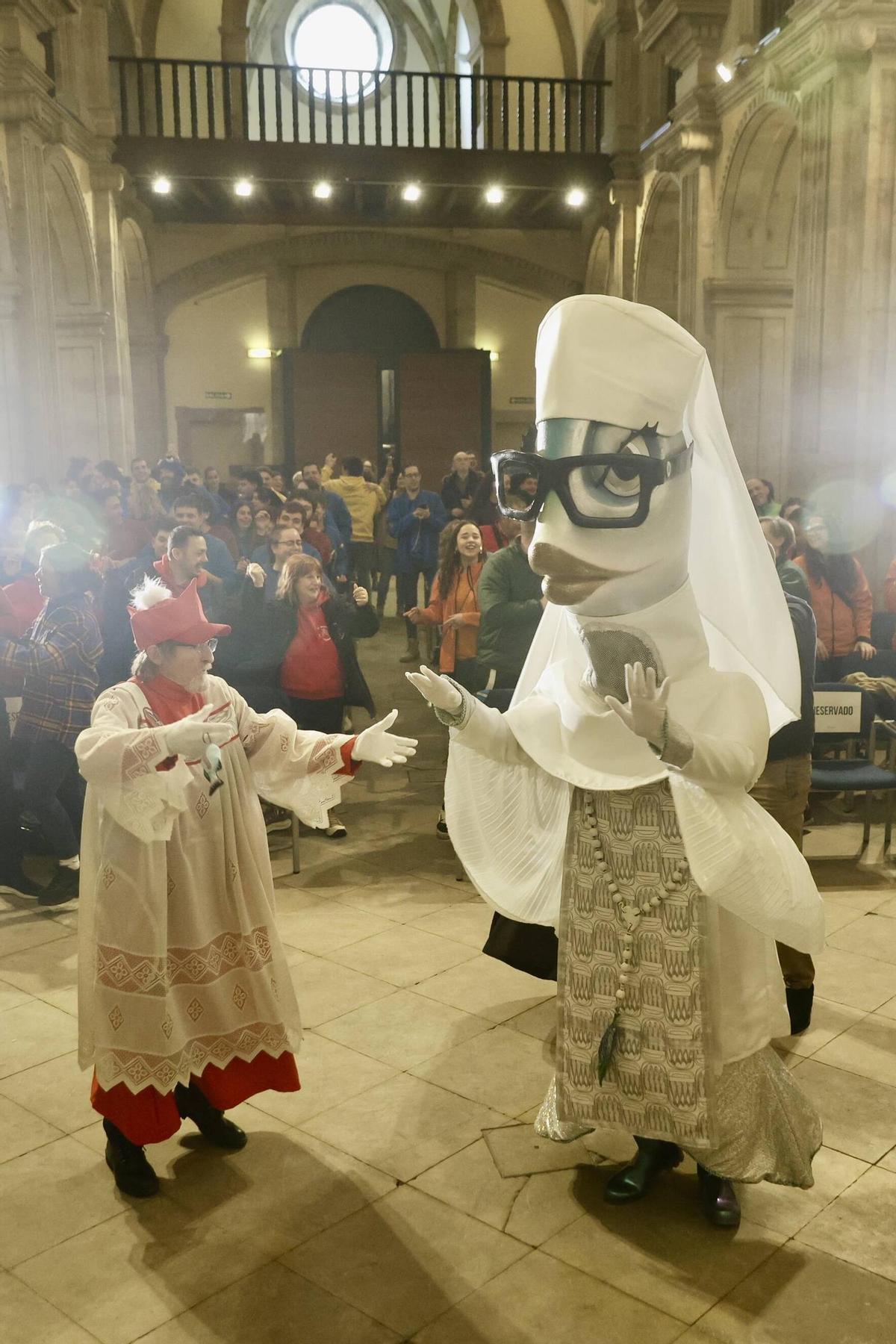 La sardina del Antroxu de Gijón ya tiene disfraz (en imágenes) La sardina del Antroxu de Gijón ya tiene disfraz (en imágenes)