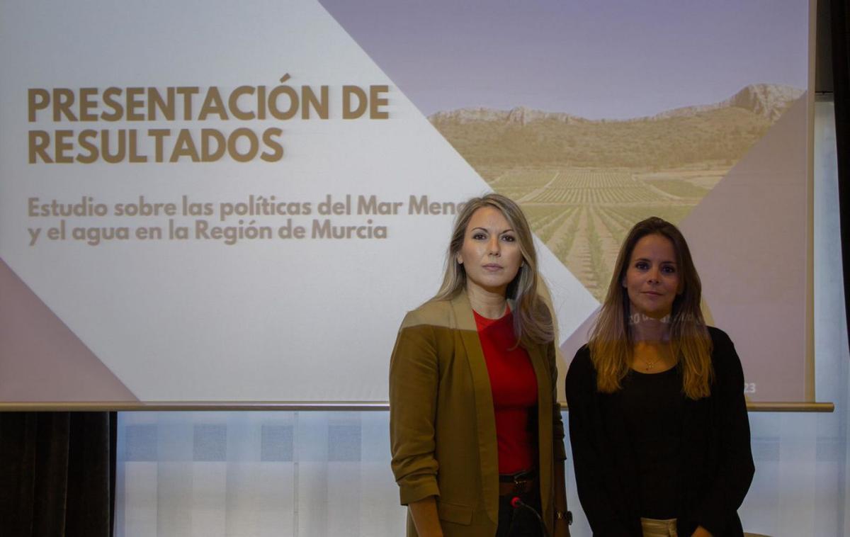 La directora de la Fundación Ingenio, Natalia Corbalán (I), ayer durante la presentación. | JAVIER MARTÍNEZ