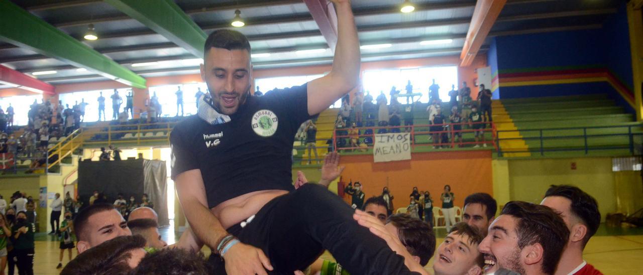 El técnico abandona Meaño tras el histórico ascenso de hace apenas días.