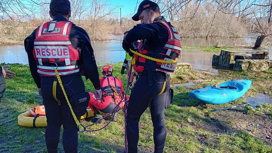 Hallan el cuerpo de una mujer sin vida en el río Alagón