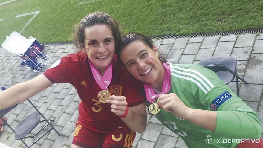 Las deportivistas Teresa Abelleira y Malena Mieres, con sus medallas tras conquistar el Europeo sub 19.
