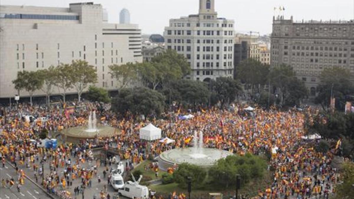 La manifestación, en la plaza de Catalunya, ayer.