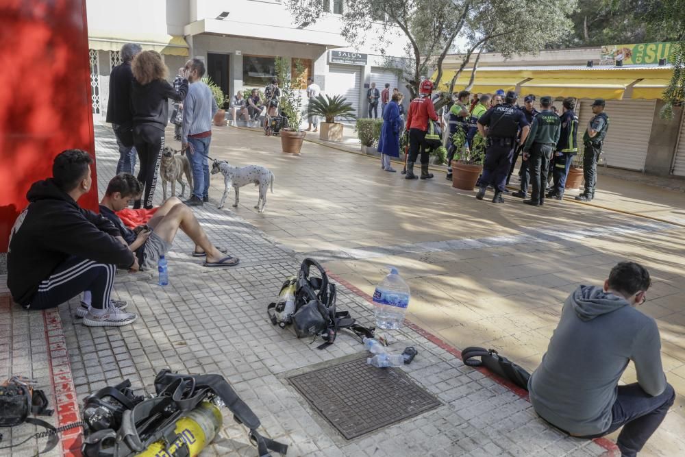 Un incendio obliga a desalojar 36 viviendas en Illetes