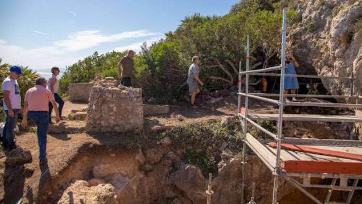 El yacimiento de la Cova del Volcà del Far durante las últimas excavaciones realizadas por la diputación y la UV.
