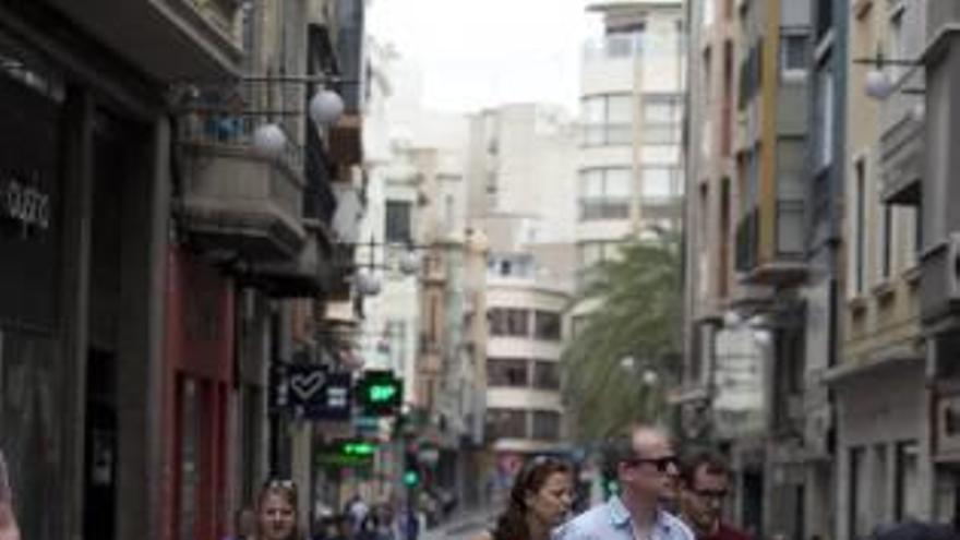 Ciudadanos, un sábado en la calle Corredora cortada al tráfico.