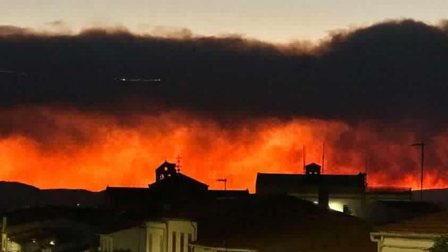 Así se han visto las llamas del incendio de Castelo Branco desde Cedillo