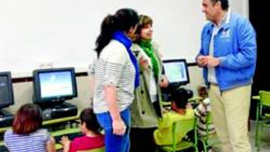 El colegio San José Obrero abre un aula nueva de informática
