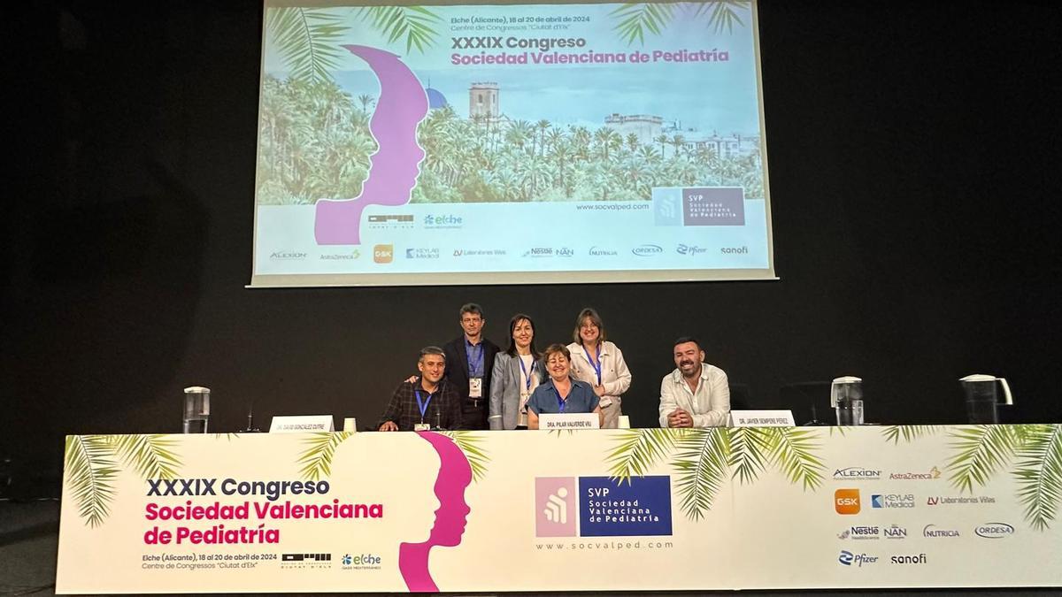 Algunos de los ponentes del XXXIX Confreso de la Sociedad Valenciana de Pediatría tras su intervención de hoy