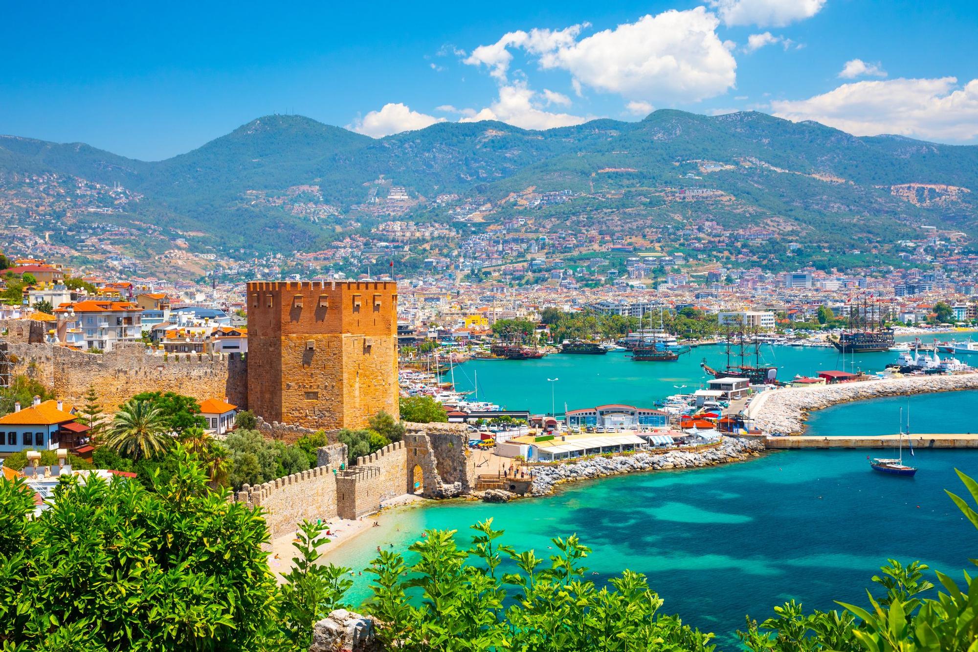 La Riviera Turca ofrece impresionantes paisajes, maravillas arquitectónicas y encantadores pueblos.