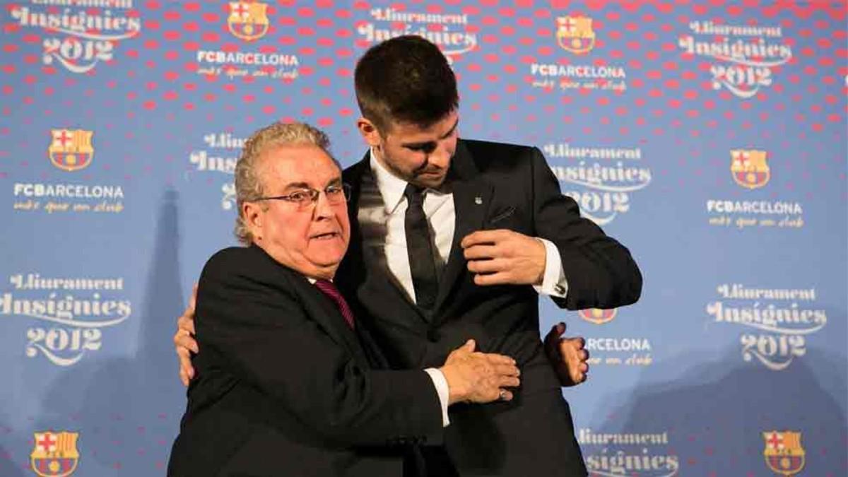 Amador Bernabéu, junto a su nieto Gerard Piqué