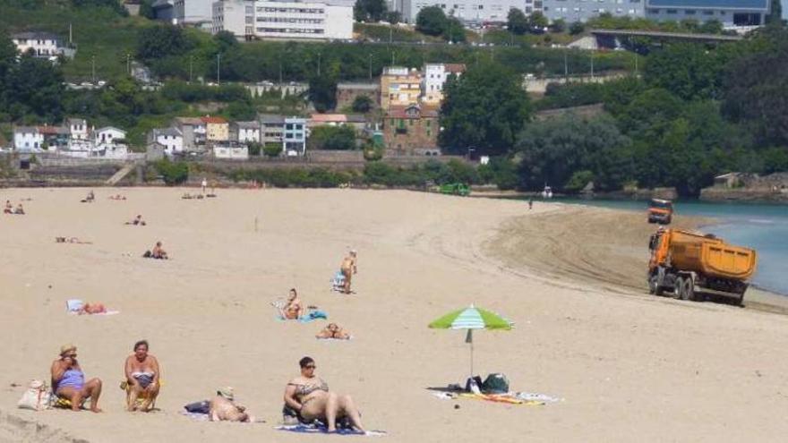 Adecuación de la playa de Santa Cristina en Oleiros, en junio de 2014.