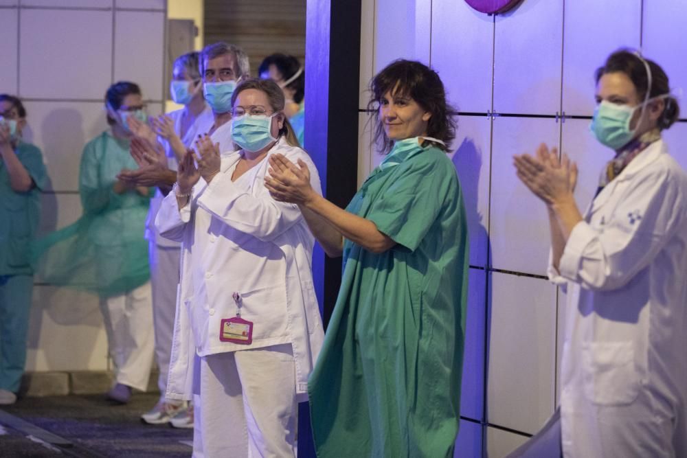 Homenaje de la Policía al personal sanitario en el