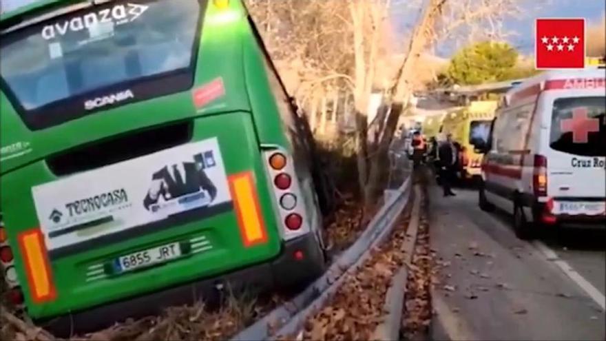 Un autobús surt de la carretera per un mareig del conductor