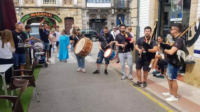 En imágenes: Villaviciosa, lleno por gaitas