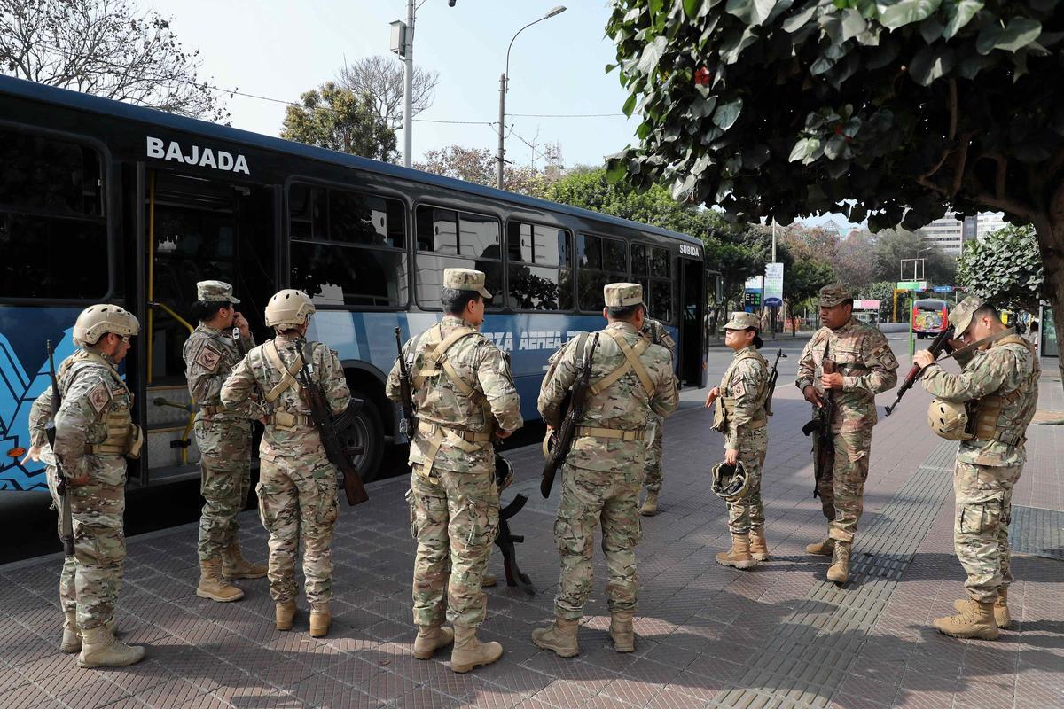 Perú elige presidente entre 35 candidatos, con la inseguridad como gran preocupación