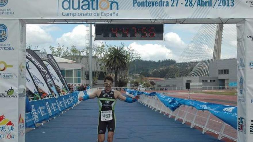 Luis Alberto Coya a su entrada en meta en el Nacional disputado en Pontevedra.