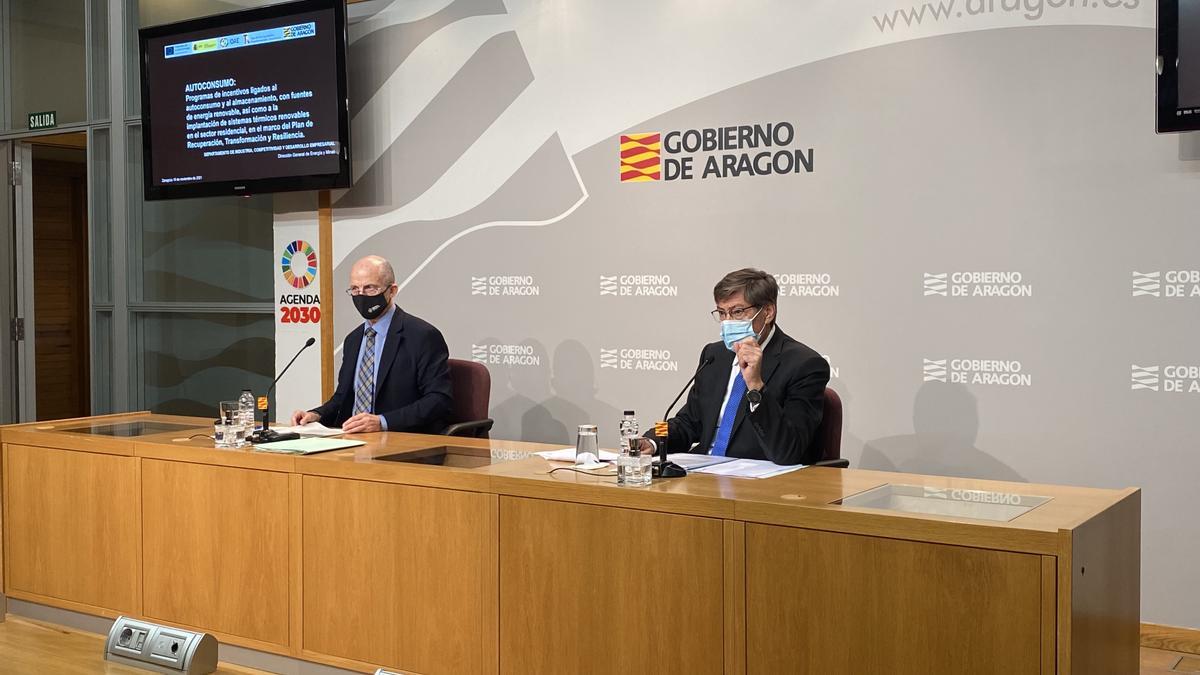 Sergio Breto y Arturo Aliaga durante la presentación de las ayudas.