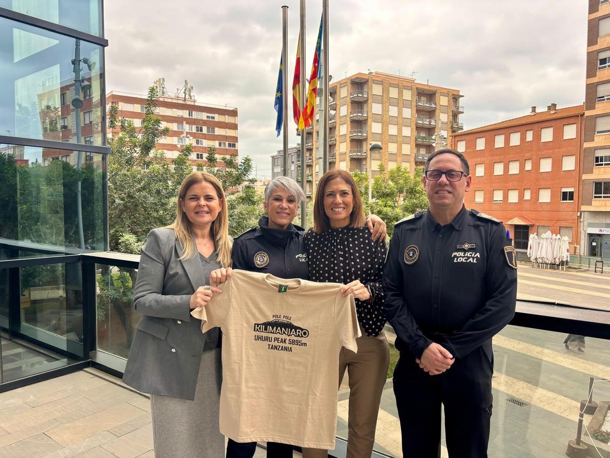 La moncofina Carla Ángel, en la recepción en el consistorio de Almassora.