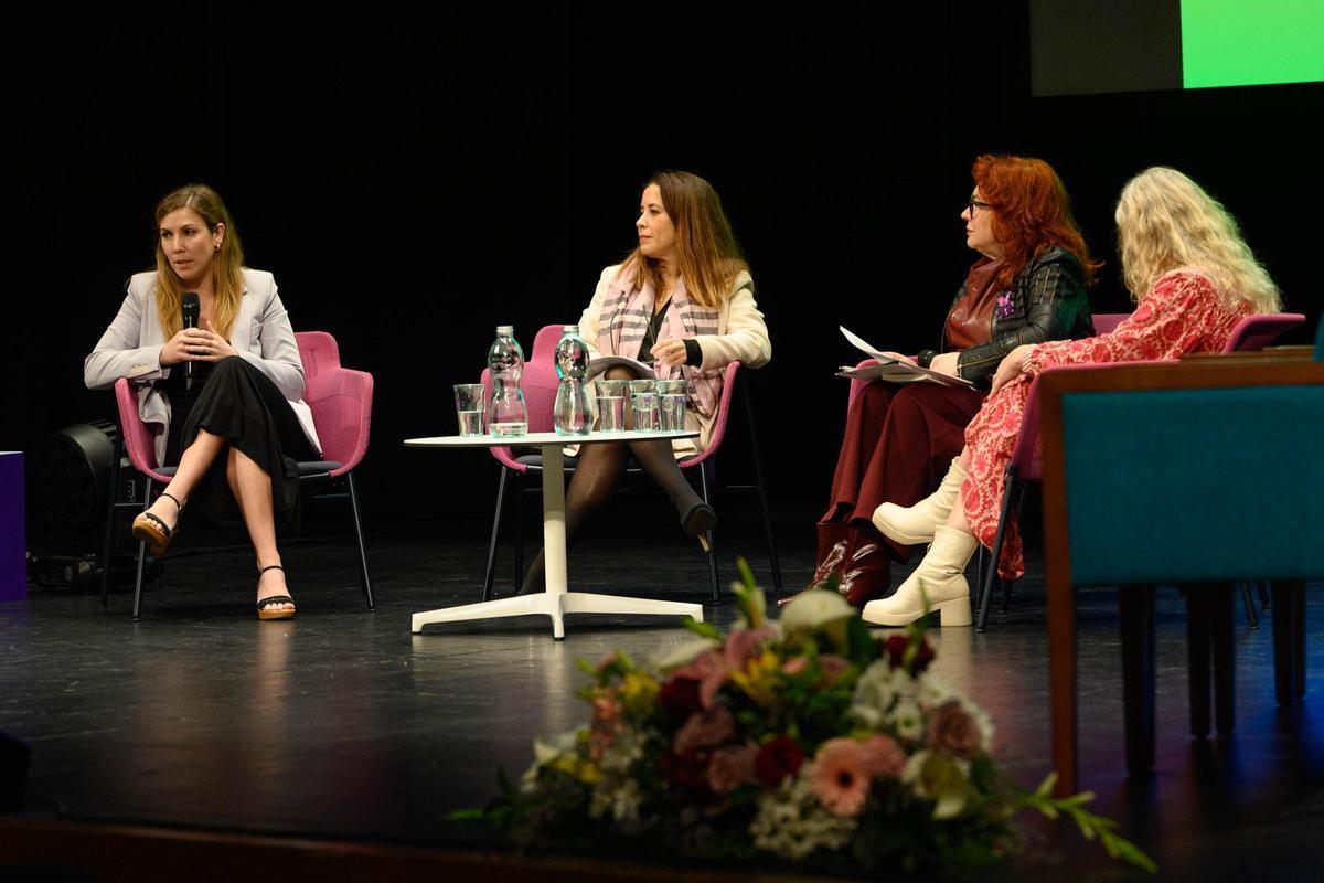Algunas de las ponentes en la primera mesa de debate del ecnuentro organizado por el IUEM y el IASS.