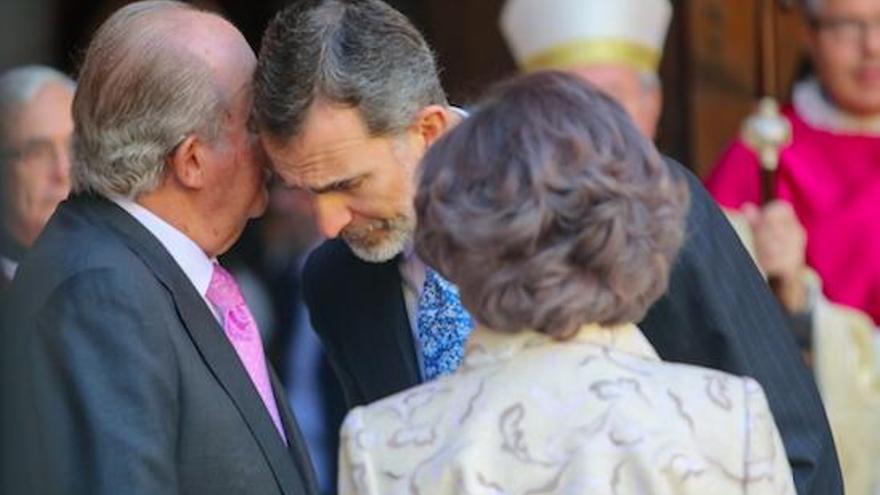 Bilder vergangener Tage: König Felipe VI. in der Ostermesse 2018 mit Vater Juan Carlos.