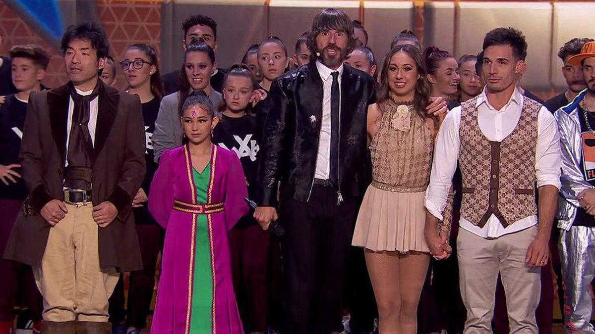 Santi Millán con algunos de finalistas de 'Got Talent'