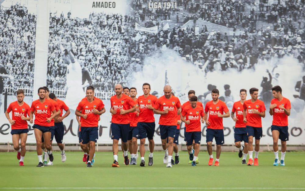 Las imágenes del entrenamiento de este lunes del Valencia CF