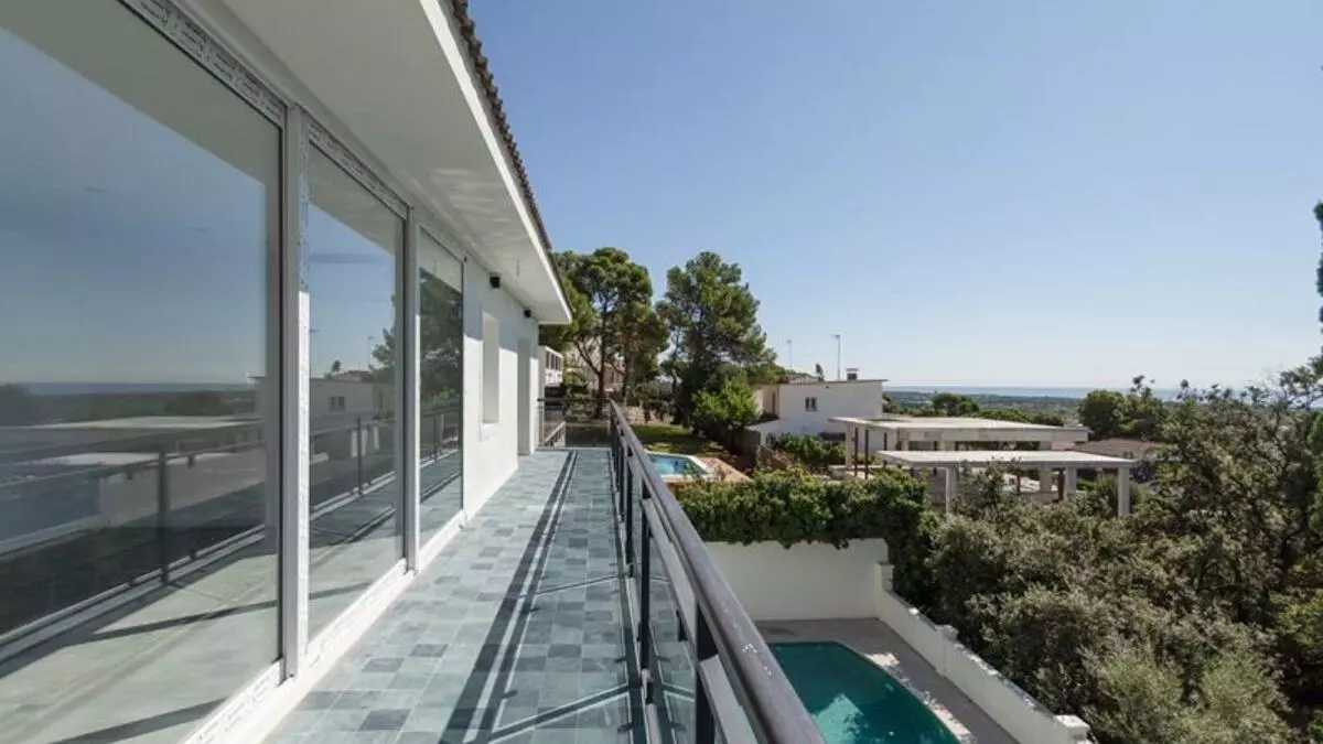 Oportunidad inmobiliaria única en Barcelona: espectacular casa con vistas y piscina privada con un precio por debajo de mercado