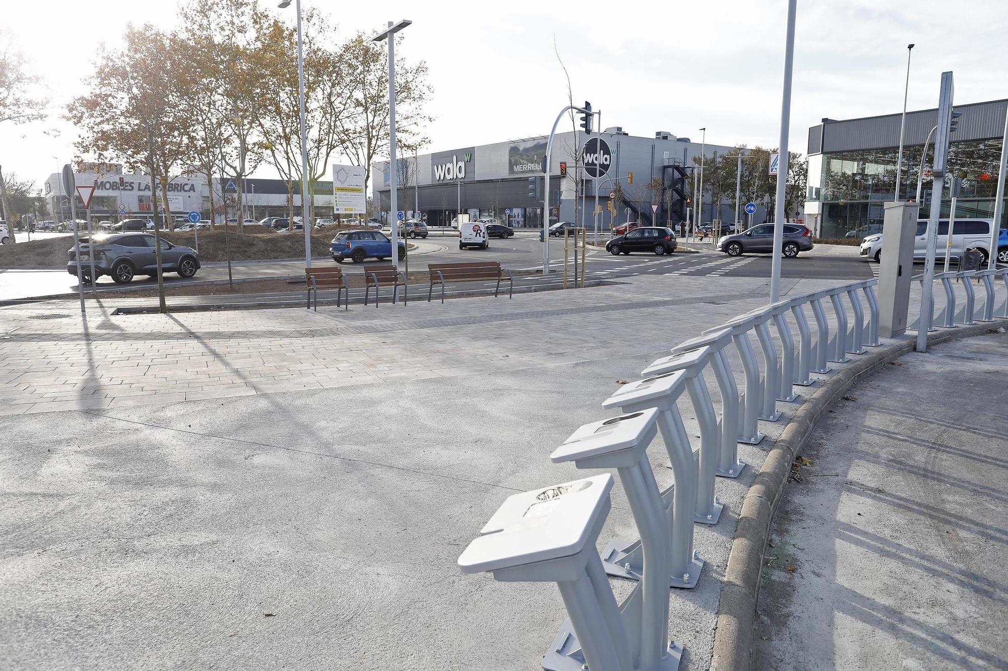 El nou cariil bici de la plaça de Salt