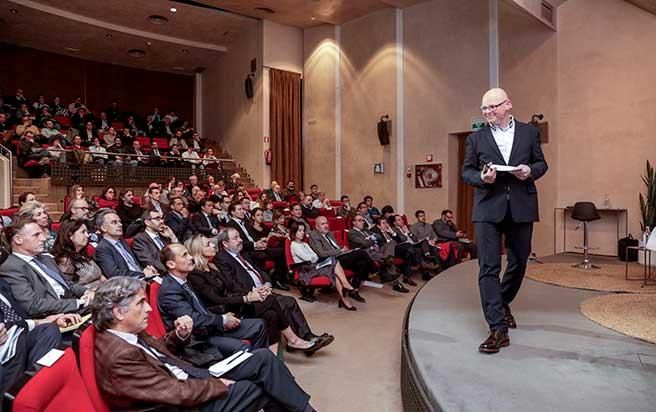 FORO DE DEBATE el director de turismo del govern subraya que las nuevas tecnologías son “presente y futuro”