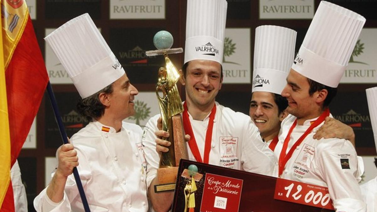 Yann Duystche, Jordi Bordas Santacreu, Josep Guerola y Julián Alvarez, con el premio.