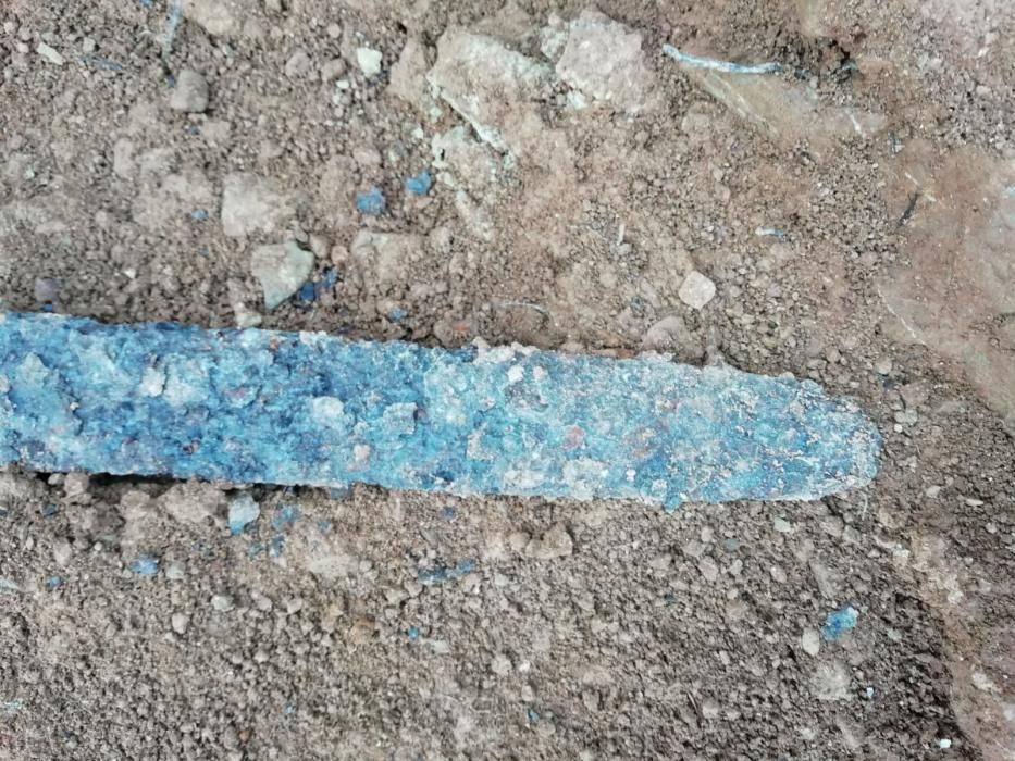 Espada del silgo XIV encontrada en el Castillo de Aín