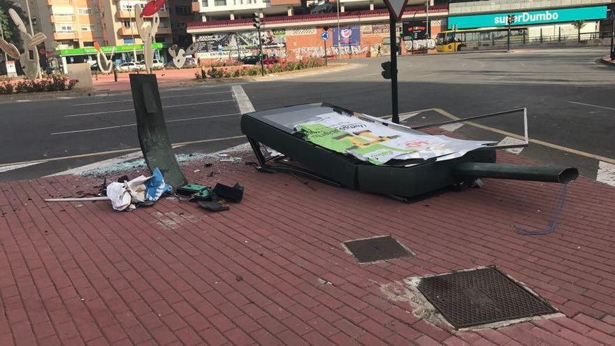 El termómetro, en el suelo, junto a restos del accidente.