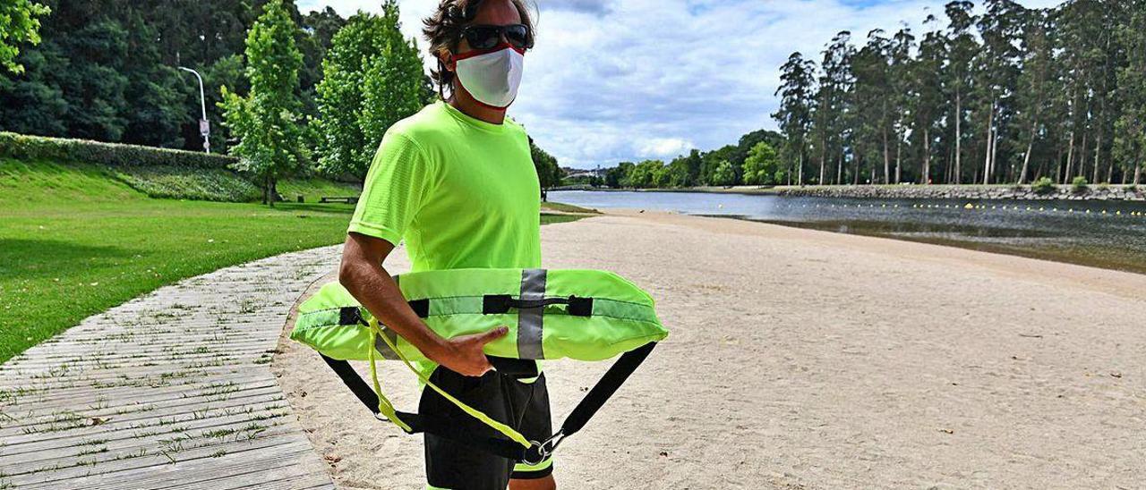 Jorge Trabadelo, ayer, en la playa fluvial de Lérez.