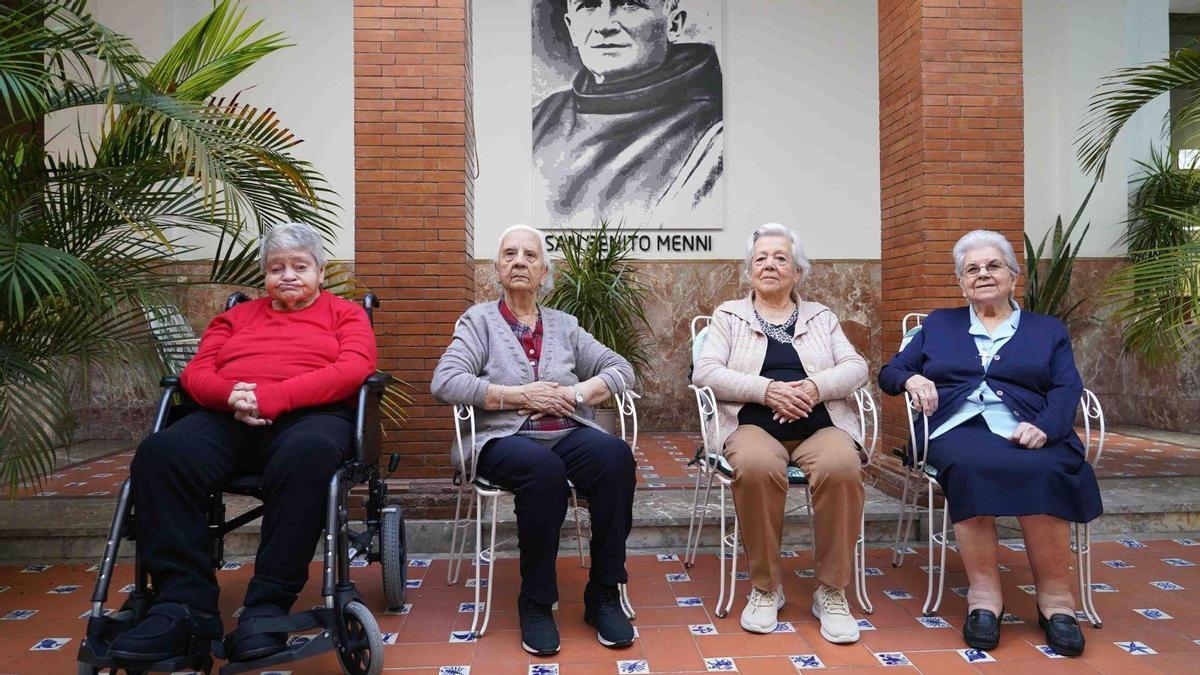 De izda. a dcha., Pilar Riello, Dolores Sánchez, Trinidad Rodríguez y sor Milagrosa Fernández