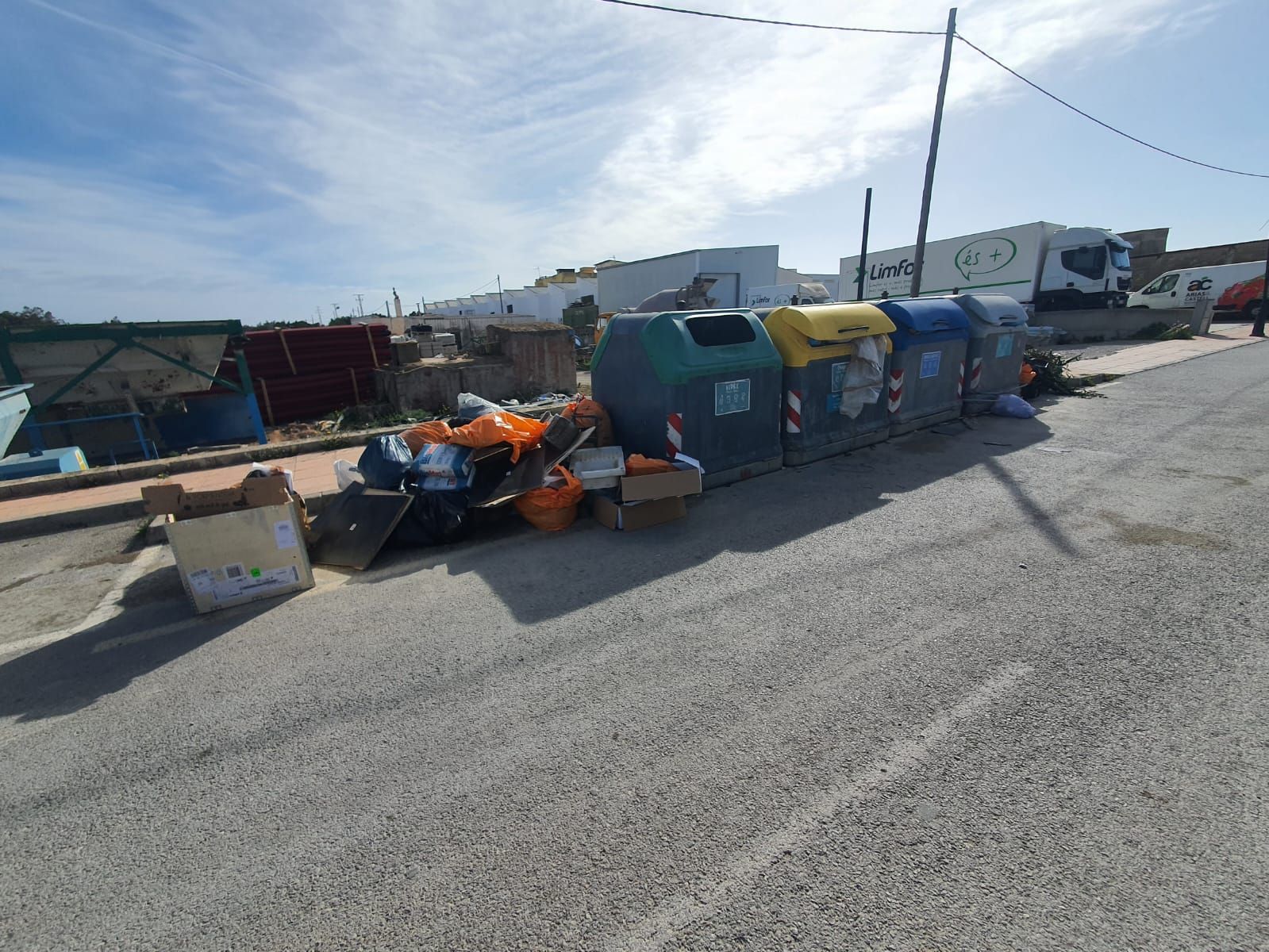 Formentera se llena de basura por la huelga