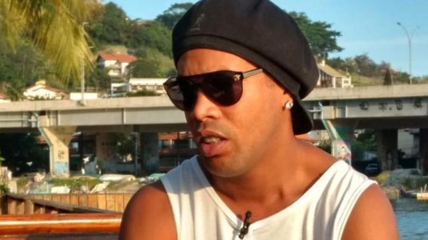 Ronaldinho desmiente su boda con dos mujeres