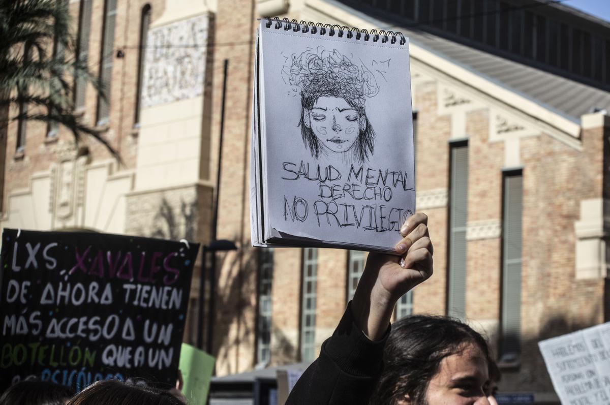 Una manifestación de estudiantes en Alicante para reclamar más medios para tratar la salud mental.