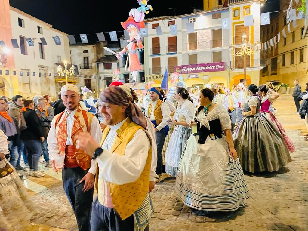 Así ha sido la multitudinaria "recorreguda" fallera en Xàtiva