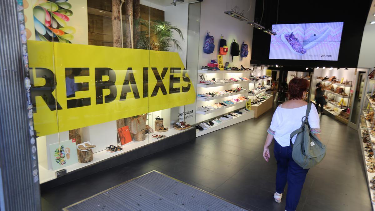 Una tienda en la calle Pelai.