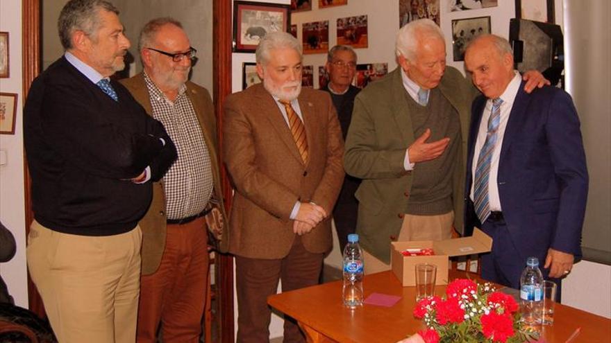 Club Calerito rinde homenaje a Fernando Tortosa