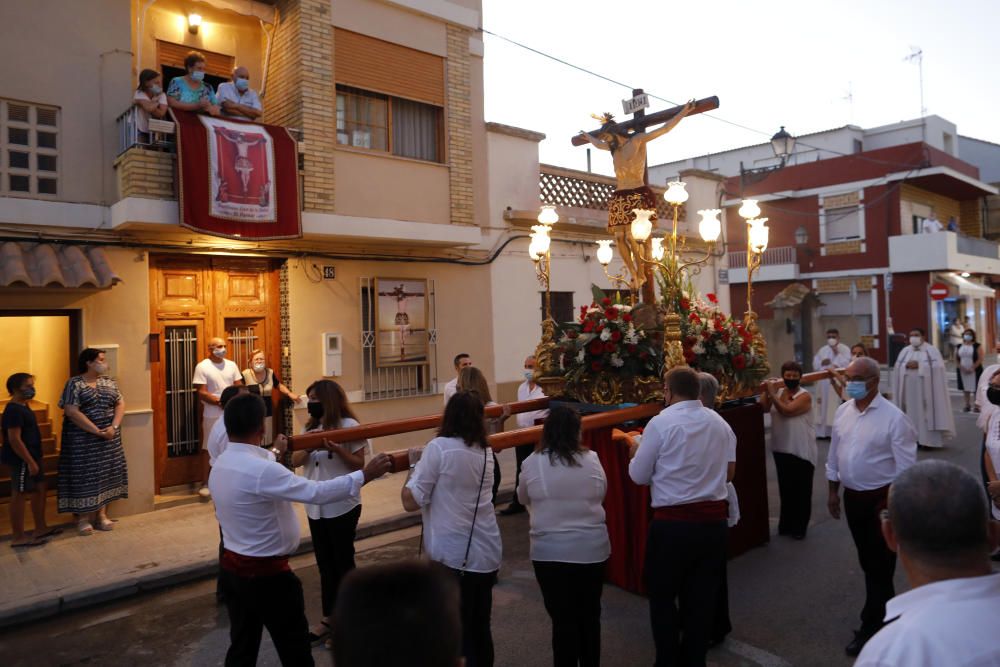 Procesión en la calle del Cristo de la Salud del Palmar