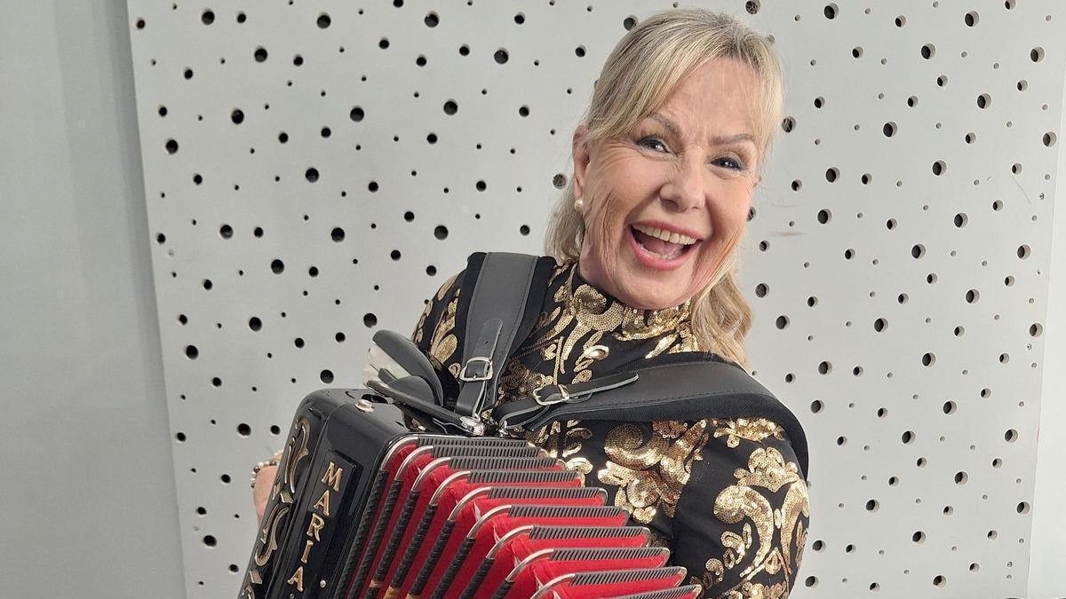Vídeo | María Jesús y su acordeón, cantante de Cáceres, estrena documental